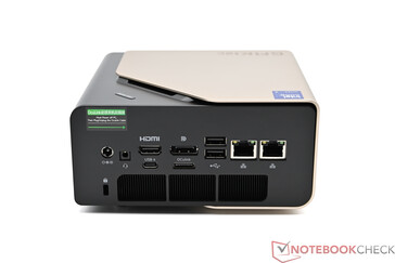 Posteriore: connessione di alimentazione, jack audio combo da 3,5 mm, HDMI 2.1, DisplayPort 1.4, Oculink, 2× USB2.0 Type-A, 2× 2.5G LAN