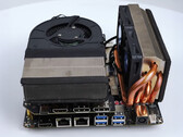 L'FA65G è dotato di raffreddatori CPU e GPU personalizzati e di una rara configurazione di GPU MXM. (Fonte dell'immagine: 小明白 su Youtube)