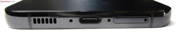 Parte inferiore: altoparlante, microfono, USB-C 3.2 Gen.1, Dual SIM