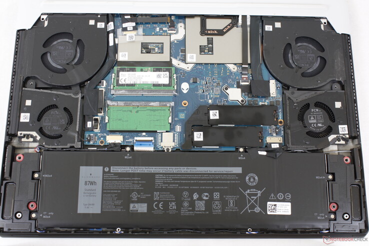 Alienware x17 R2. Solo lievi modifiche interne alla scheda madre dal modello dell'anno scorso