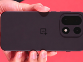 Il OnePlus 15 mostrato al Qualcomm Summit. (Fonte immagine: Qualcomm, a cura)