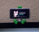 Il WebScreen ha un display AMOLED da 2 pollici. (Fonte immagine: nishad2m8 / YouTube)