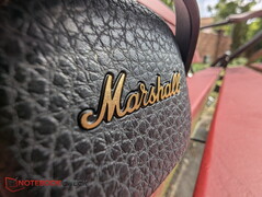 Pelle sintetica in PU goffrata e logo Marshall
