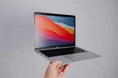 Apple potrebbe riservare il nome MacBook Air per la sua macchina da 13 pollici. (Fonte: Isaac Martin)