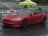 La Tesla Model S Plaid è già veloce come un ghepardo a caccia, ma Miguel Roy ha dovuto fare un ulteriore passo avanti. (Fonte immagine: DragTimes via YouTube)
