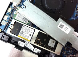 È possibile accedere all'SSD M.2 dopo aver rimosso il coperchio