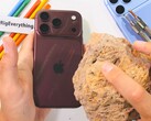 Molti graffi sul retro dell’iPhone 18 Pro (Max) possono essere semplicemente rimossi, ma non tutti, come dimostra il test di resistenza.