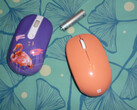 Il mouse Bluetooth, a destra, accanto a un mouse da 6 dollari, ormai fuori produzione, di un marchio molto meno conosciuto, a sinistra (Fonte immagine: Own)