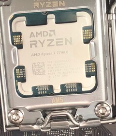 L&#039;AMD Ryzen 7 7700X sembra mostrare i previsti guadagni in single e multi-core rispetto al Ryzen 7 5800X. (Fonte: Cortexa99 sul forum di Anandtech)