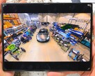 Alla ricerca di tracce di tiranio, il canale YouTube JerryRigEverything smonta il Samsung Galaxy Z Fold8.