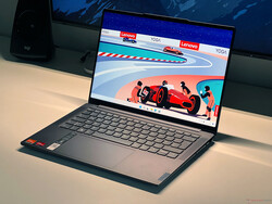 Recensione di Lenovo Yoga Pro 7 14 G8. Dispositivo di prova fornito da: