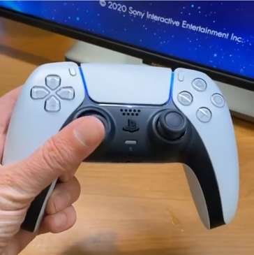 PS5 UI in background o è una demo del gioco. (Fonte immagine: Facebook clip)