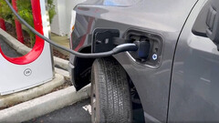 L'F-150 Lightning può utilizzare il Supercharger selezionato con un adattatore Magic Dock (immagine: Reddit)