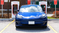 I supercaricatori aumentano il divario dei costi di rifornimento degli EV rispetto ai veicoli a gas (immagine: Tesla)