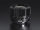 Il nuovo obiettivo Voigtlander NOKTON 55 mm SLIIs sembra essere stato strappato da una fotocamera reflex degli anni Ottanta. (Fonte: Cosina)