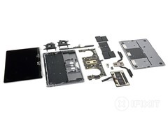 Il nuovo MacBook Pro 2021 è stato smontato per valutarne la riparabilità (Immagine: iFixit)