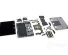 Il nuovo MacBook Pro 2021 è stato smontato per valutarne la riparabilità (Immagine: iFixit)