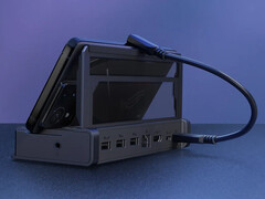 Asus ROG Bulwark DG300 si posiziona come una docking station universale. Nella foto: il dock collegato a un telefono. (Fonte: Asus)