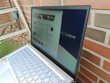 Asus ZenBook 14 - Utilizzo all'aperto