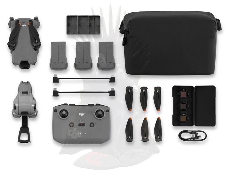 Il DJI Mini 5 Pro Fly More Combo con DJI RC-N3. (Fonte immagine: @quadro-news)