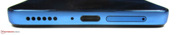 In basso: altoparlanti, microfono, USB-C 2.0, slot SIM/microSD