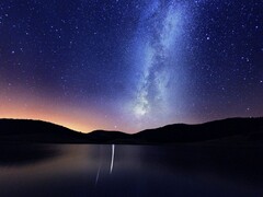 La Via Lattea vista dal Lago Pises, nel Parco Nazionale delle Cévennes. (Fonte immagine: GUILLAUME BONNEFONT / MAXPPP)