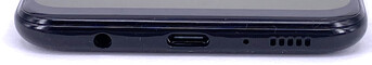 Lato inferiore: jack cuffie da 3.5-mm, porta USB-C, microfono, altoparlante