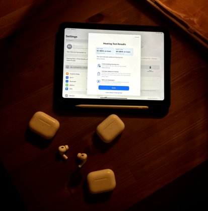 Presto! Gli AirPods Pro 2 sono ora degli efficaci apparecchi acustici. (Fonte immagine: Lagrange Point su Substack)