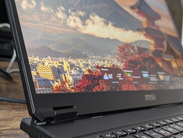 Nessuna opzione di vetro edge-to-edge o touchscreen