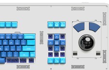 Il pannello superiore è fissato magneticamente e il circuito della trackball si inserisce a scatto per sostituire il tastierino numerico (Fonte immagine: Atomic)
