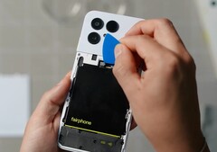 La batteria del Fairphone 6 è particolarmente facile da sostituire. (Fonte: iFixit)