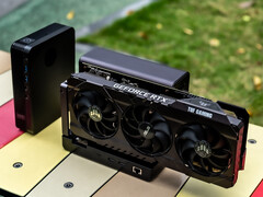 L'MCIO dell'eGPU GPD G2 sarà limitato alle velocità PCIe 4.0 x8. Pcitured: un'immagine che mostra il GPD G2 con una GPU e il mini PC GPD Box. 