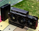 L'MCIO dell'eGPU GPD G2 sarà limitato alle velocità PCIe 4.0 x8. Pcitured: un'immagine che mostra il GPD G2 con una GPU e il mini PC GPD Box. 