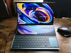 I riflessi sono il principale nemico dell'Asus ScreenPad al momento