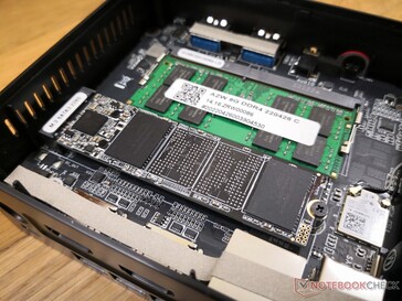 Slot primario M.2 2280 SATA III. Il modello non viene fornito con unità SSD NVMe