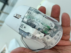 Logitech MX Master 4 con una finitura traslucida inedita. (Fonte immagine: Reddit)