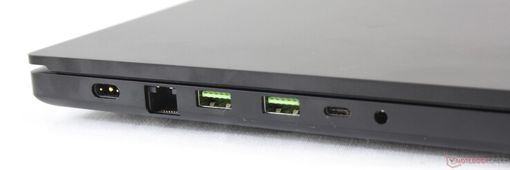 Lato sinistro: alimentazione, 2.5 Gbit RJ-45, 2x USB 3.2 Gen. 2, USB-C 3.2 Gen. 2, 3.5 mm combo audio
