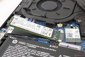 SSD M.2 PCIe4 x4 2280 NVMe primaria con schermatura in alluminio rimossa