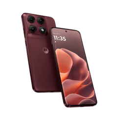 Il Motorola Edge 70 Pro+ in Pantone Zinfandel.