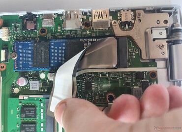 Asus VivoBook 17: slot M.2 per SSD PCIe-3.0