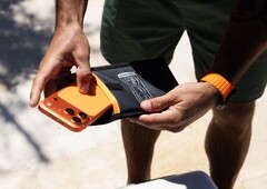 La custodia UAG Phone Recovery Pouch è progettata per asciugare gli smartphone in modo particolarmente efficace.