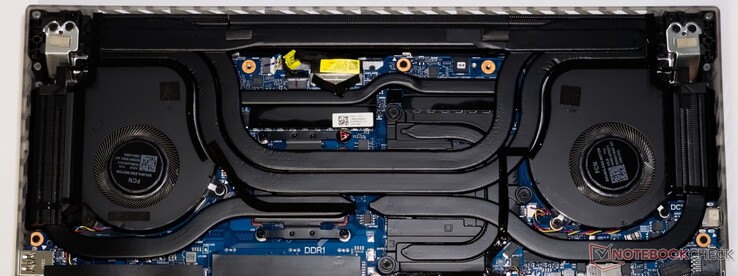 Scar 16 utilizza un sistema di raffreddamento a tre ventole e sette heatpipe con metallo liquido sia sulla CPU che sulla GPU