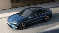 L'ET7 ha una versione con batteria da 150 kWh che copre più di 620 miglia con una carica (immagine: NIO)