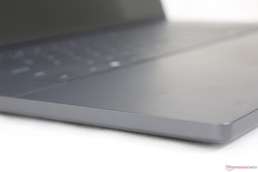 I bordi non si assottigliano più sul davanti, per un look più squadrato