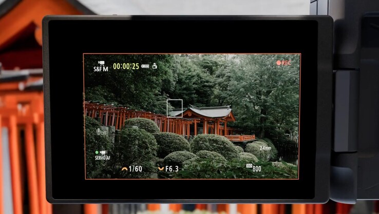 Un touchscreen orientabile da 3" consente ai registi di inquadrare facilmente le riprese dall’alto o dal basso.