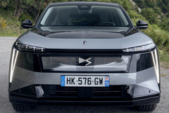 DS N°7 E-Tense: la nuova auto elettrica di lusso offre un’autonomia fino a 460 miglia e una trazione integrale da 345 hp