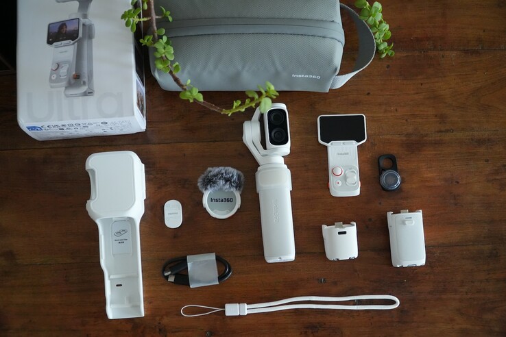 Il pacchetto Insta360 Luna Ultra Creator Combo