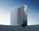 L’MS-01 SE può essere dotato di un massimo di 64 GB di RAM DDR4. Nell’immagine: una foto promozionale che mostra la parte anteriore del mini PC.