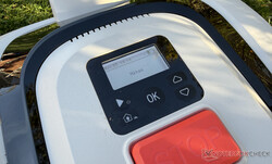 Pannello di controllo e display del tosaerba robotizzato