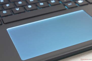Il clickpad illuminato a LED RGB è disponibile sulle SKU RTX 5070 Ti o superiori